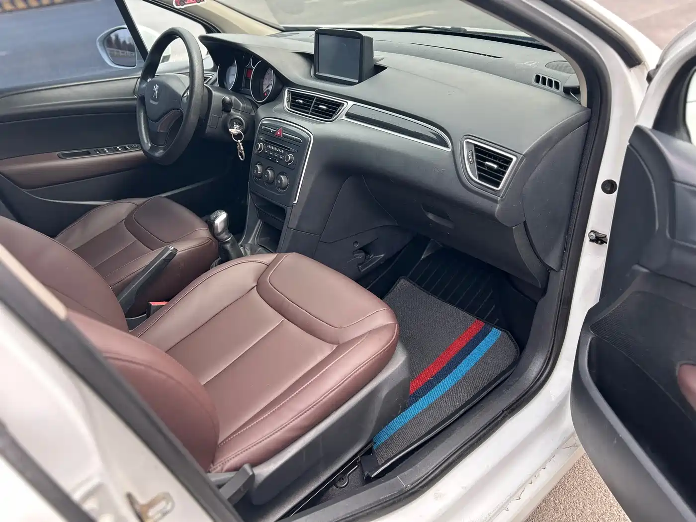 Peugeot 308 2014 Model Joy Edition Classic 1.6L Manual Superior Style фото 19