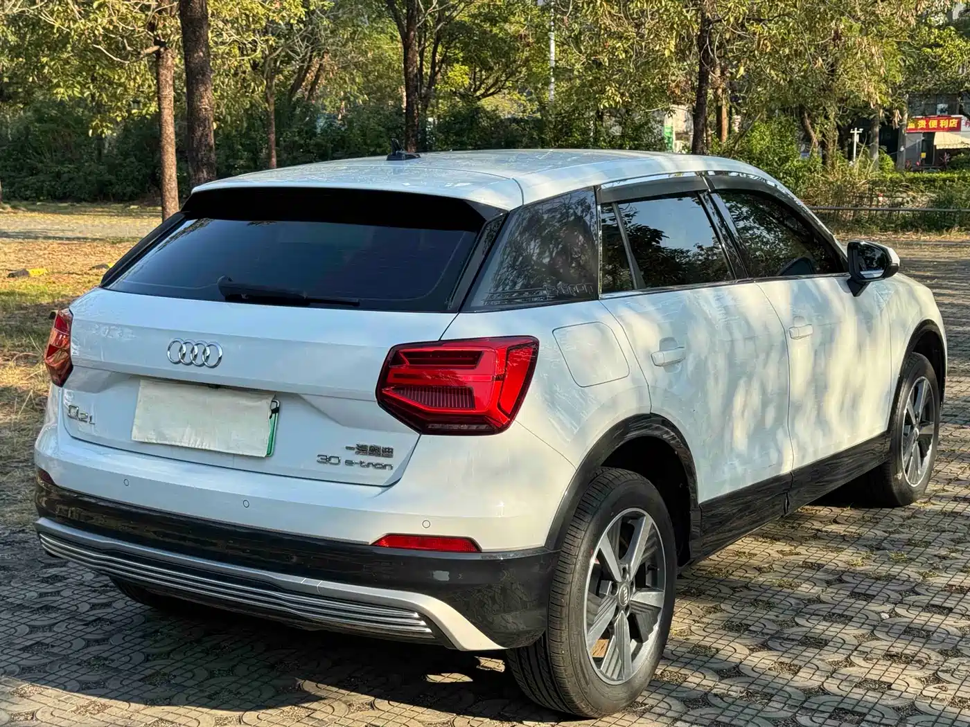 AUDI Q2L E TRON
