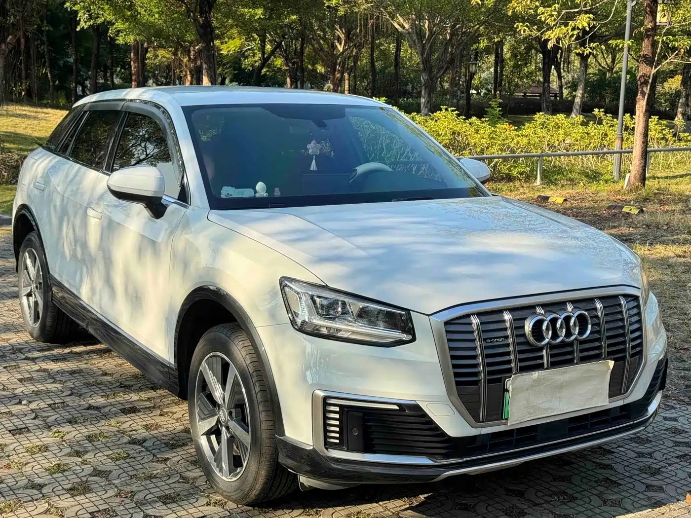 AUDI Q2L E TRON