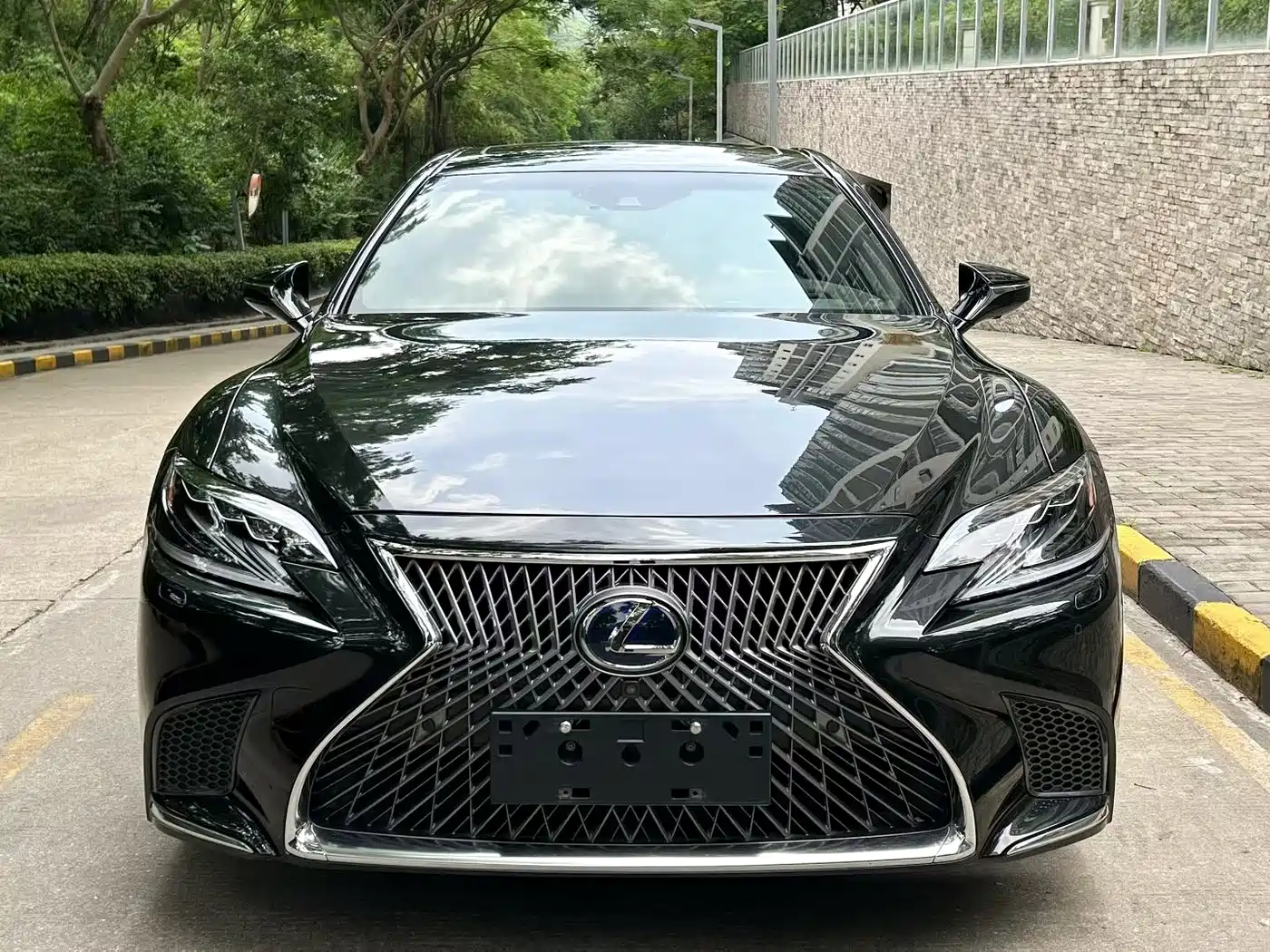 Lexus LS 2018 500h Luxury Edition China V фото 2
