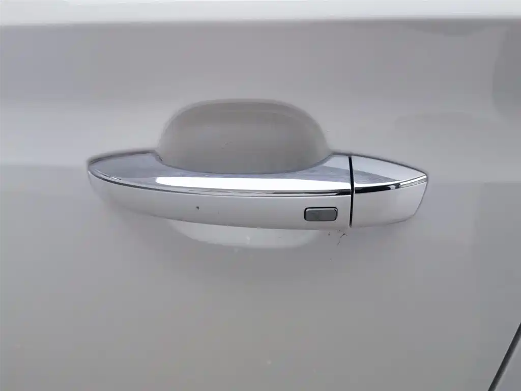 ROEWE RX5 NEW ENERGY