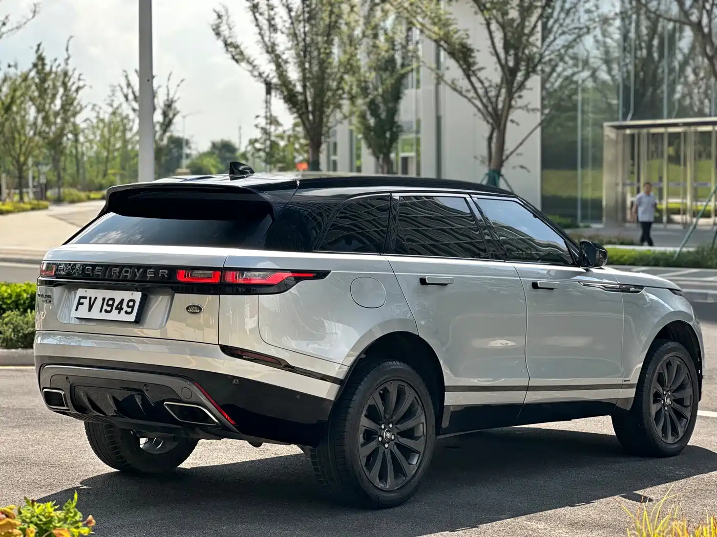 Photo 37 - Land Rover Range Rover Velar