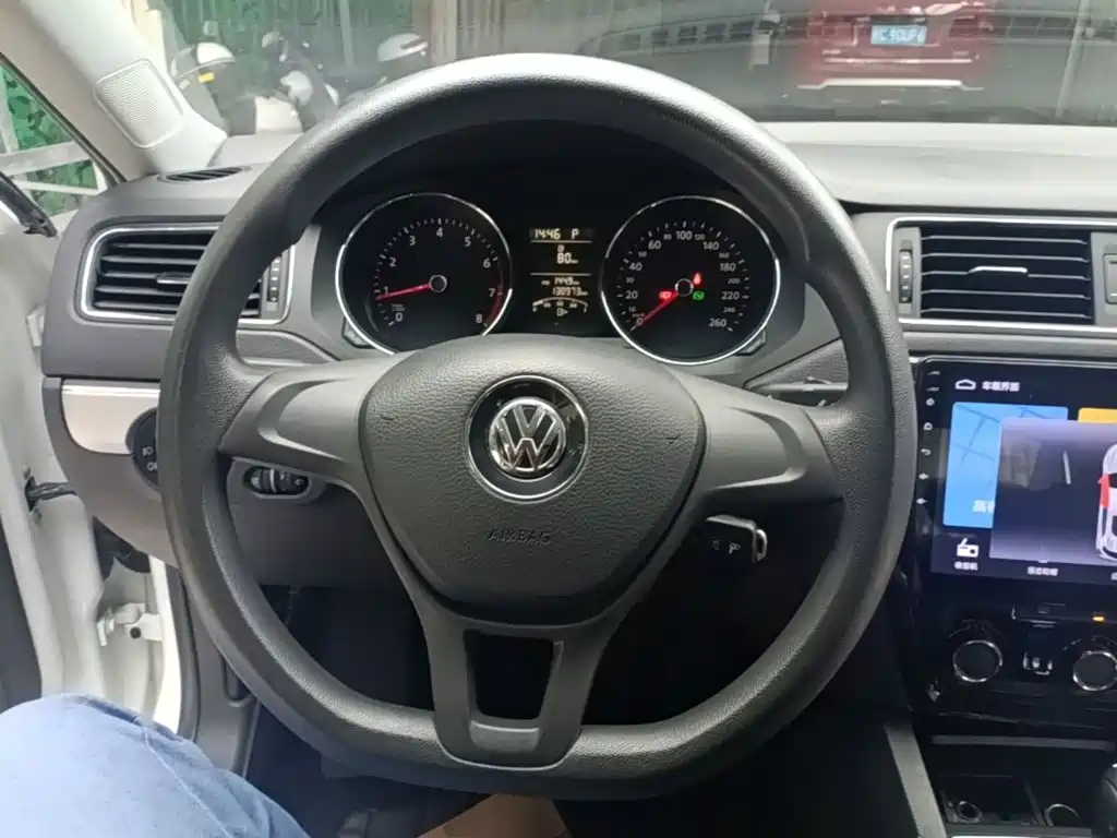 صورة 11 - Volkswagen Sagitar