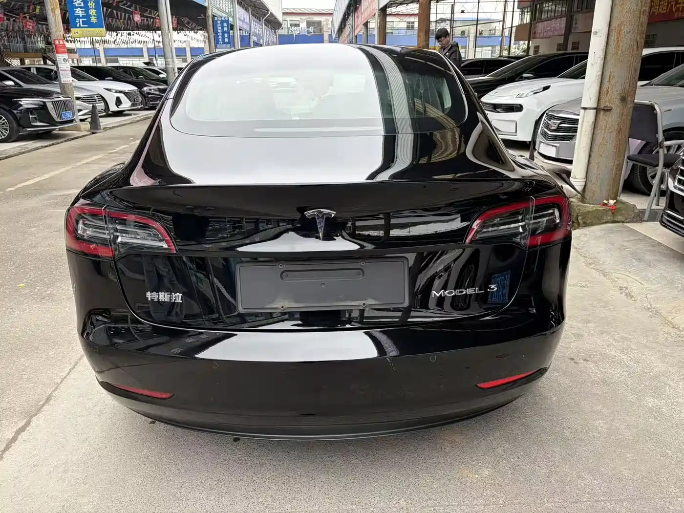 TESLA MODEL 3