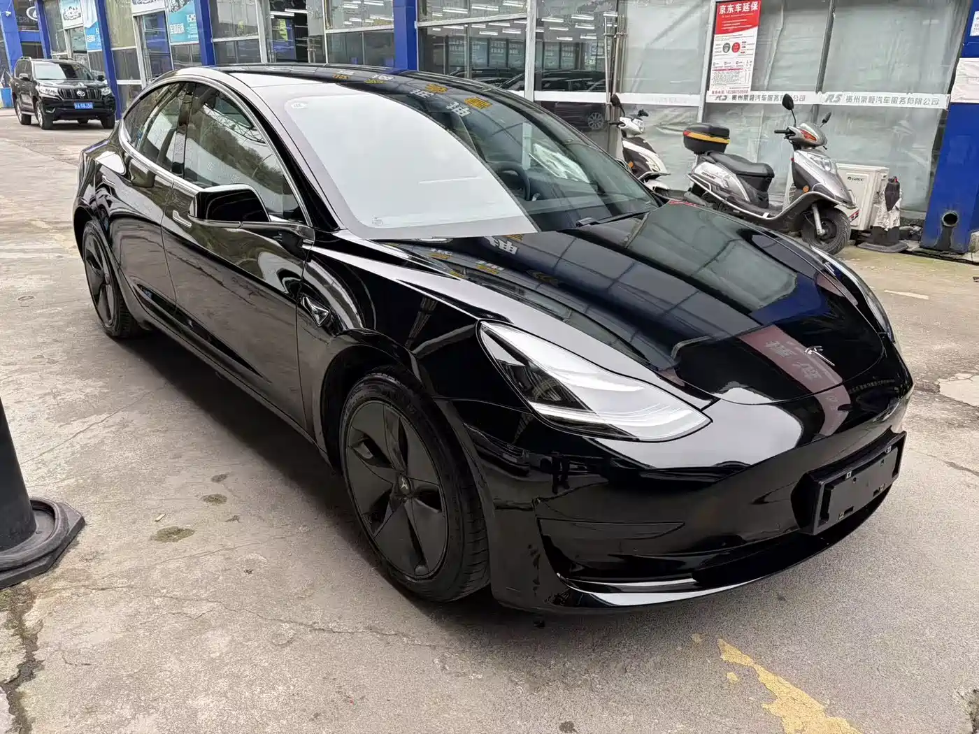 TESLA MODEL 3