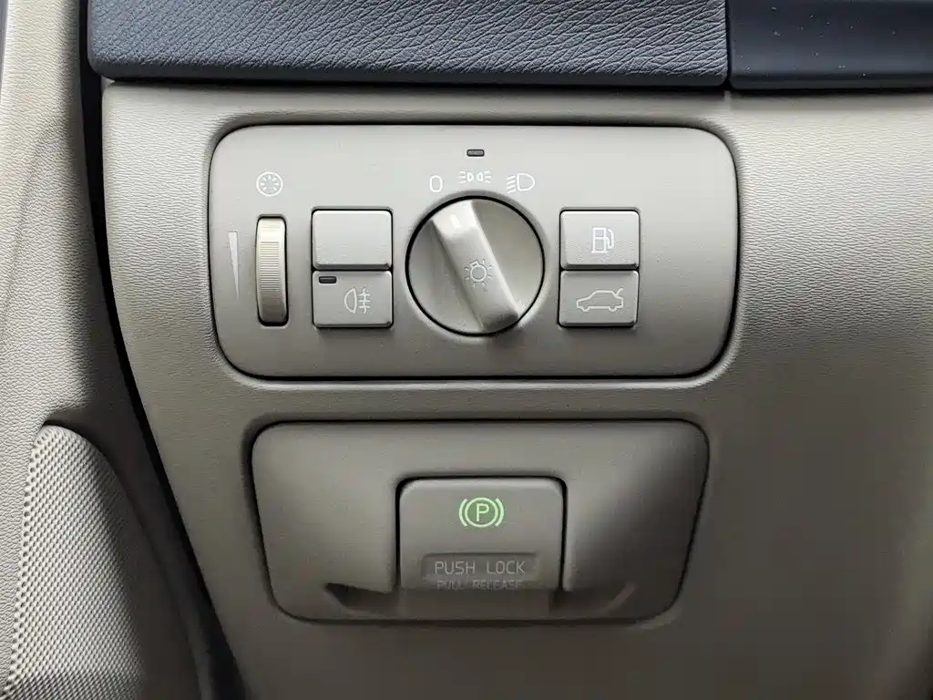 Volvo S60 (Import) 2011 2012 T5 Prestige Edition