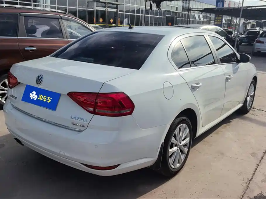 Volkswagen Lavida 2017 230TSI DSG Comfort Edition фото 3