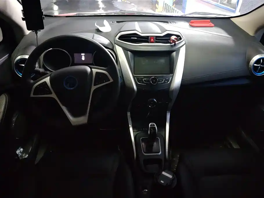 BYD Yuan New Energy 2018 EV360 Smart Connected Cool Edition фото 12
