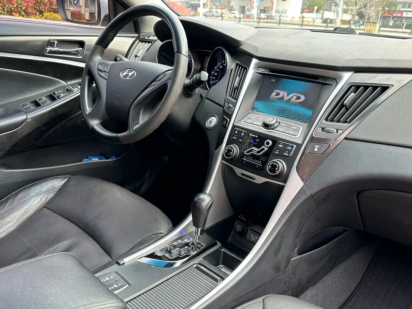 Hyundai Sonata 2011 2.0L Auto Premium Edition фото 15