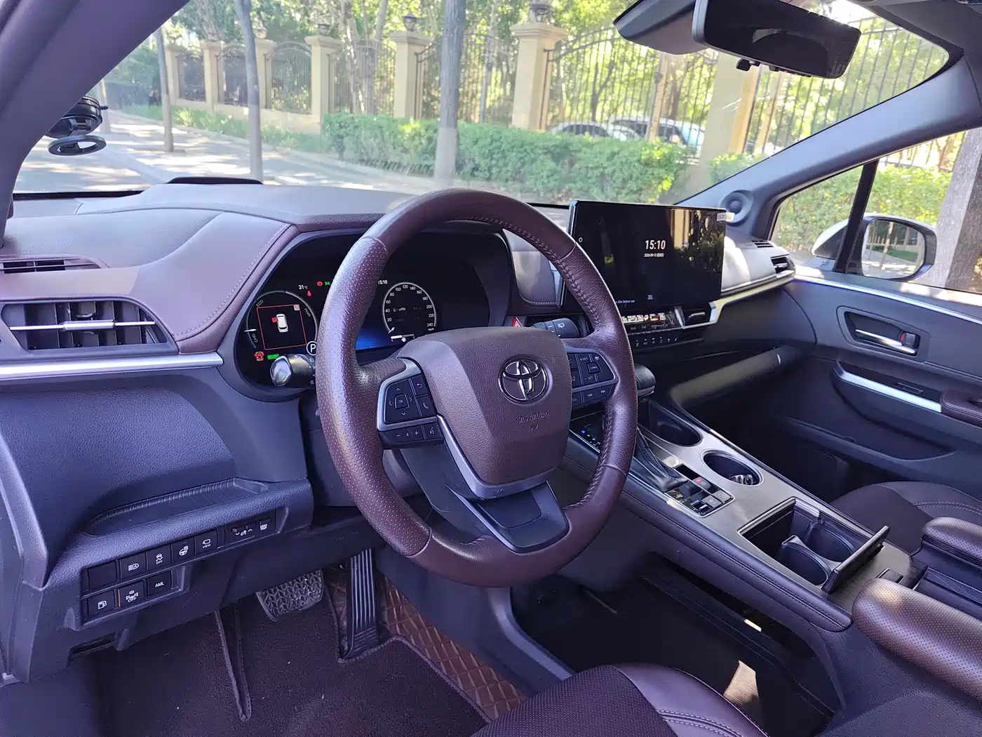 Фото 8 - Toyota Granvia