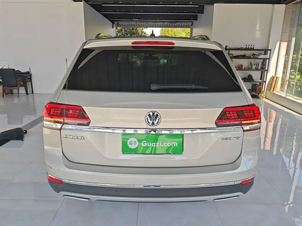 Volkswagen Teramont 2019 380TSI 4WD Luxury Edition China VI фото 6
