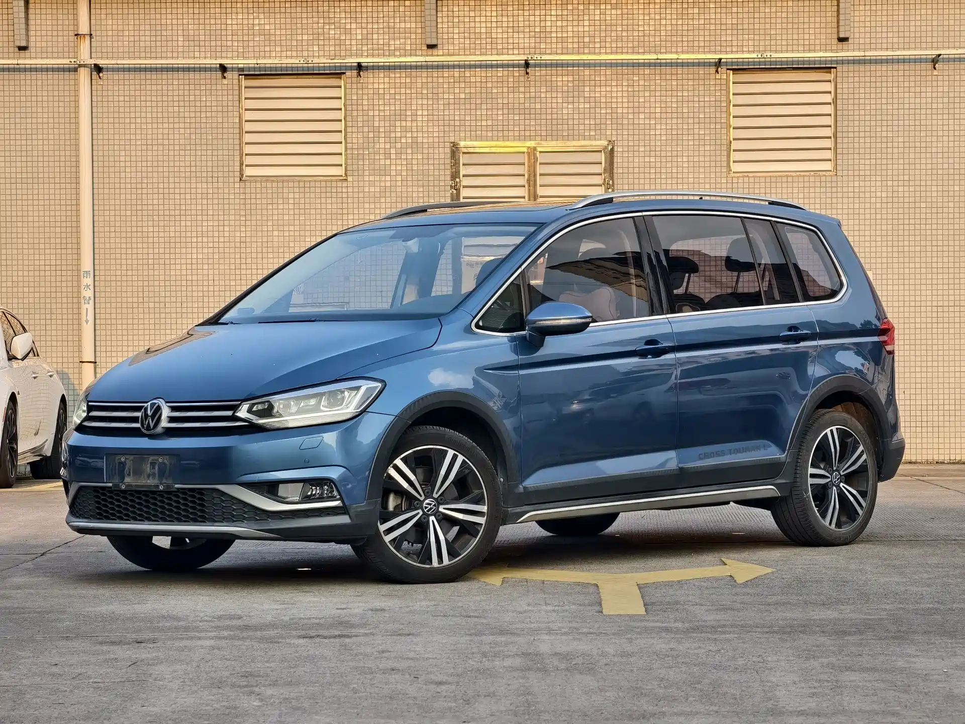 Photo 1 - Volkswagen Touran