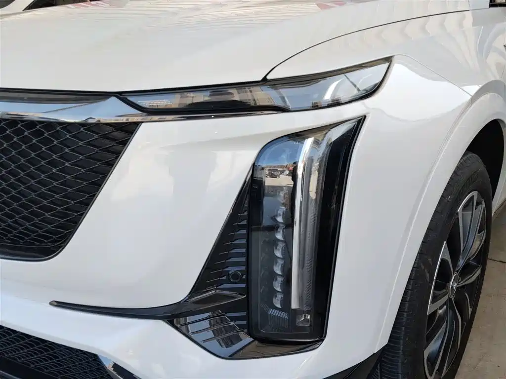 Cadillac XT5 2025 2.0T Premium Model фото 24