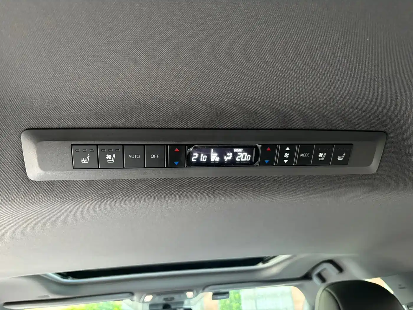 Toyota Sienna 2023 2.5L Hybrid Premium Edition фото 25