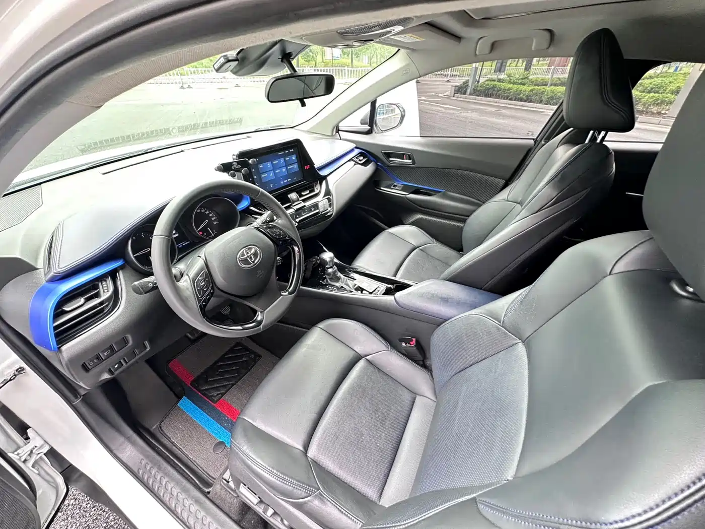 Toyota C-HR 2021 2.0L Luxury Edition фото 9