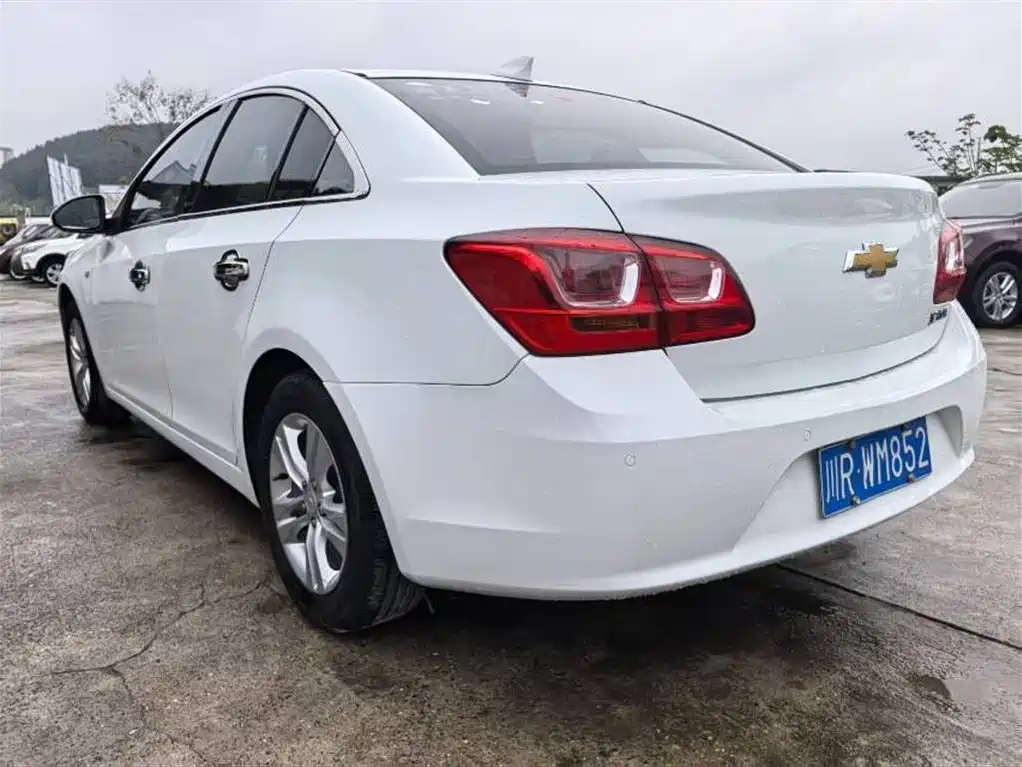 Chevrolet Cruze 2015 1.5L Classic SE AT фото 4