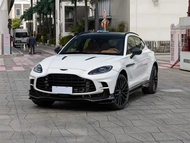 ASTON MARTIN DBX