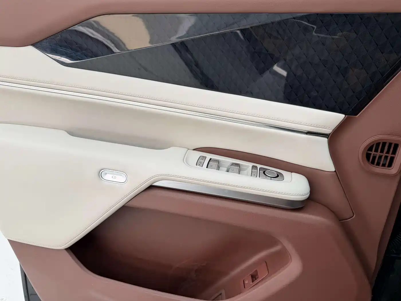 BYD Xia 2025 DM-i 1.5T 180km Excellence фото 22