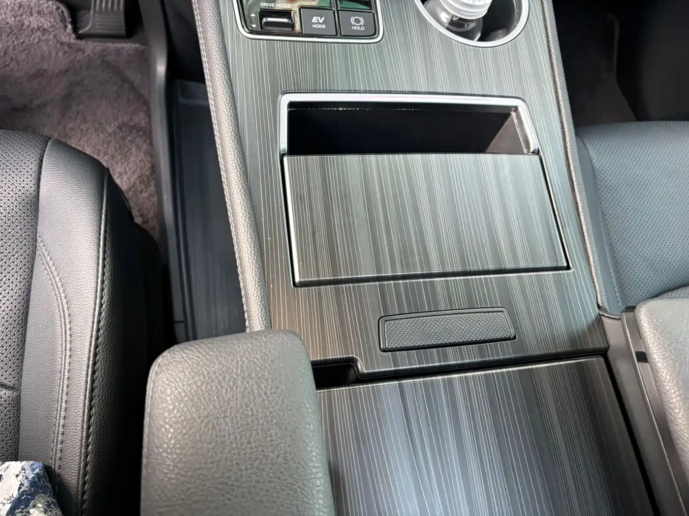 Toyota Sienna 2023 2.5L Hybrid Premium Edition фото 23
