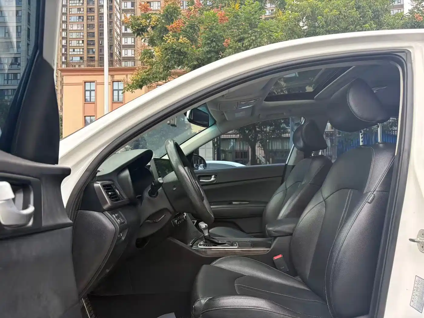 Photo 6 - Kia K5