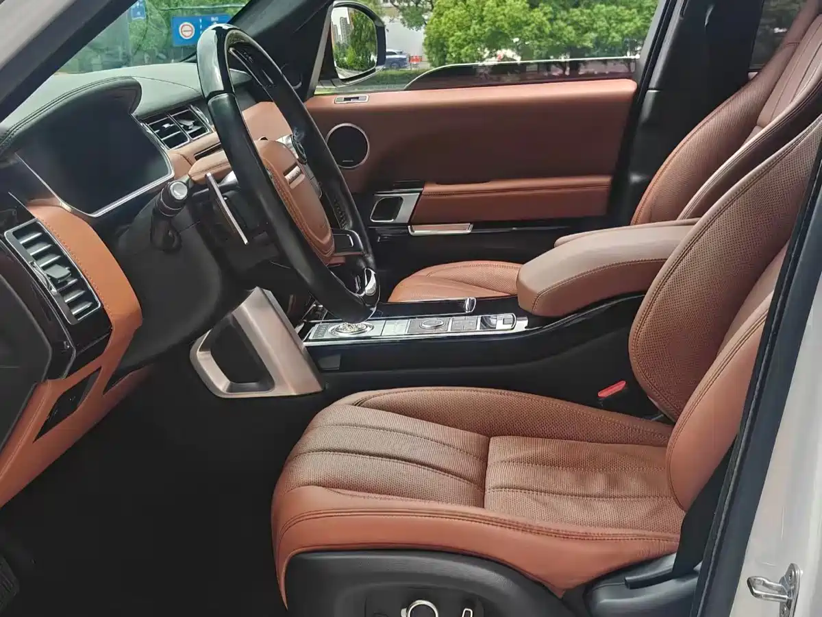 Land Rover Range Rover 2015 3.0 TDV6 Vogue фото 2