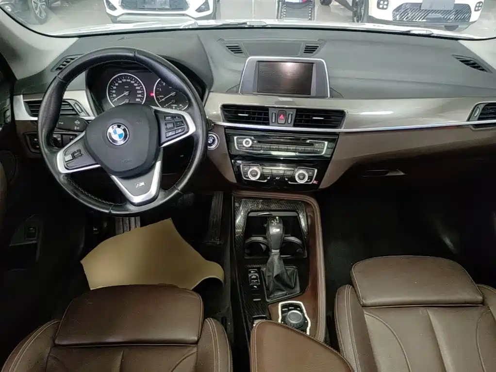 BMW X1 2016 sDrive18Li Luxury Model фото 10