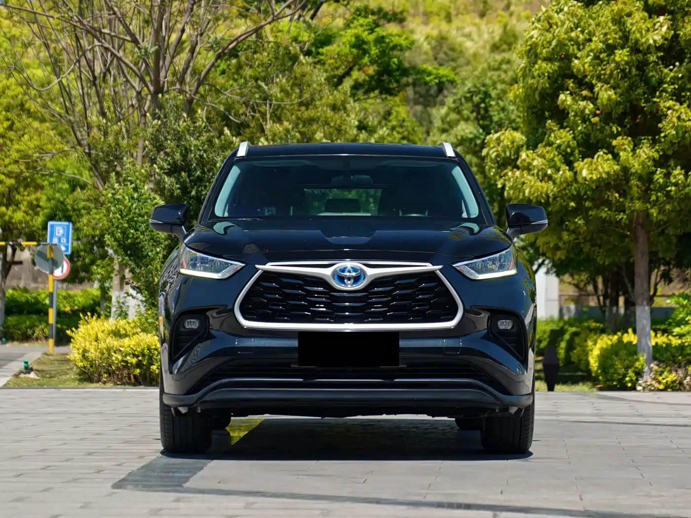 TOYOTA HIGHLANDER
