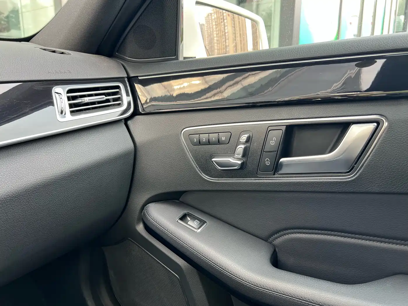 Mercedes-Benz E-Class 2015 Facelift E 260 L Sport фото 32