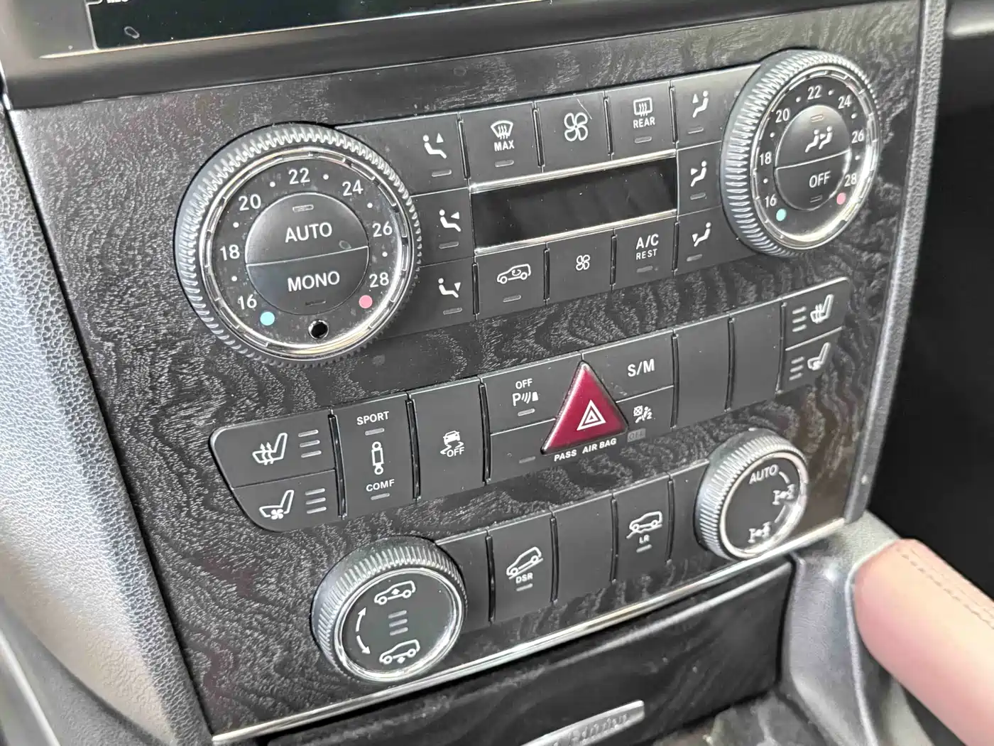 Mercedes-Benz GL-Class 2011 GL 450 Prestige Grand Edition фото 12