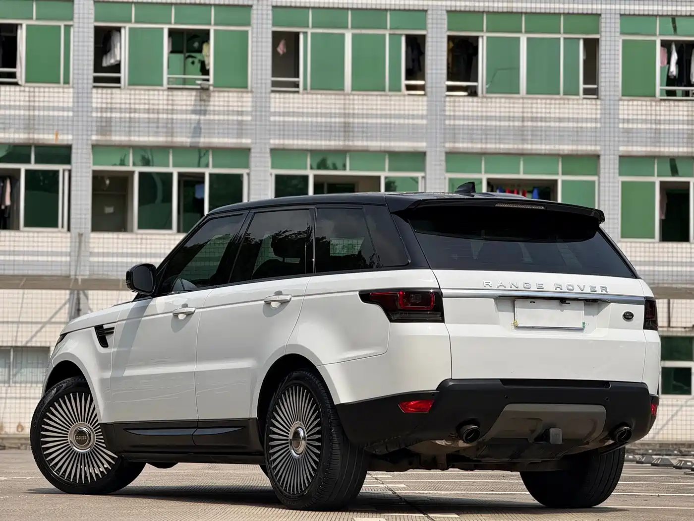 Land Rover Range Rover Sport 2016 3.0 SDV6 HSE фото 19