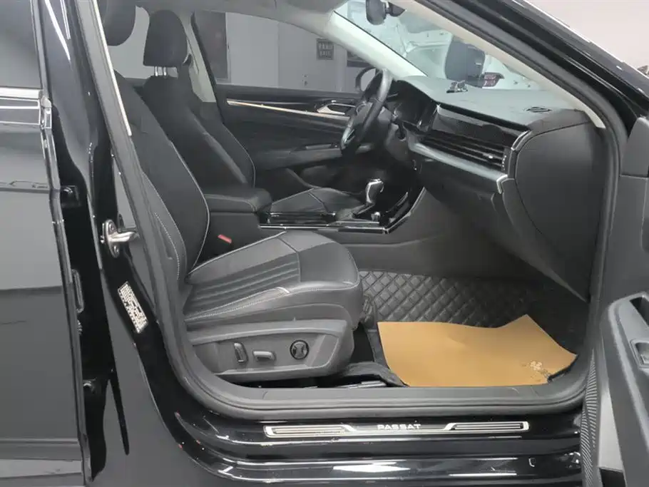 Volkswagen Passat 2023 Facelift 330TSI Starlight Elite Edition фото 8