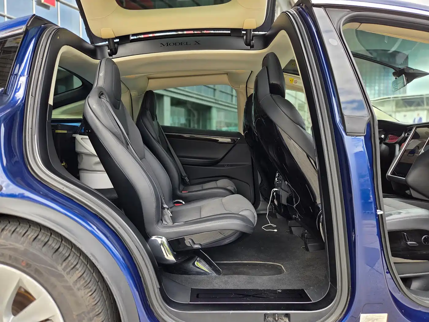 TESLA MODEL X