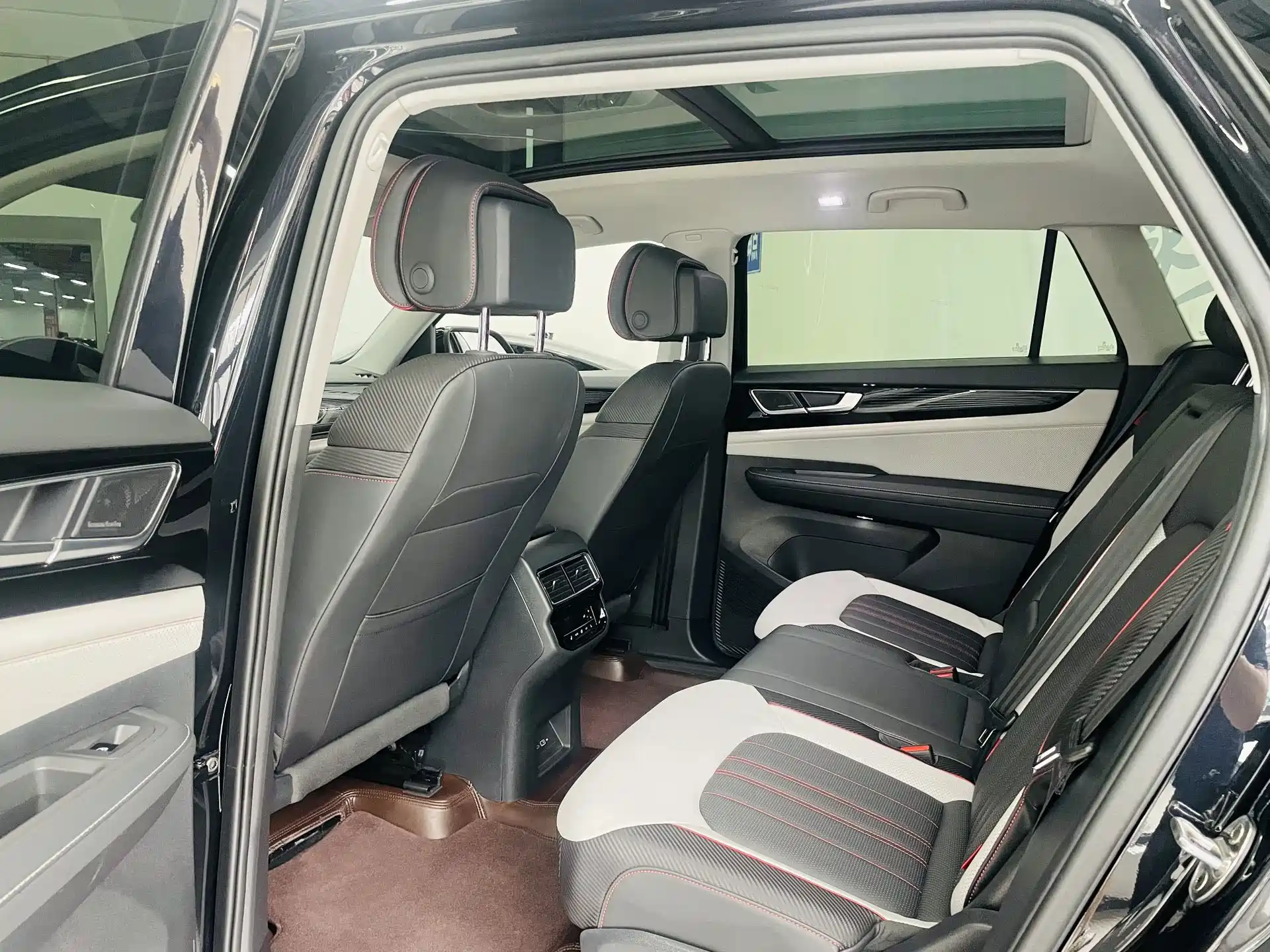 صورة 10 - Volkswagen Teramont
