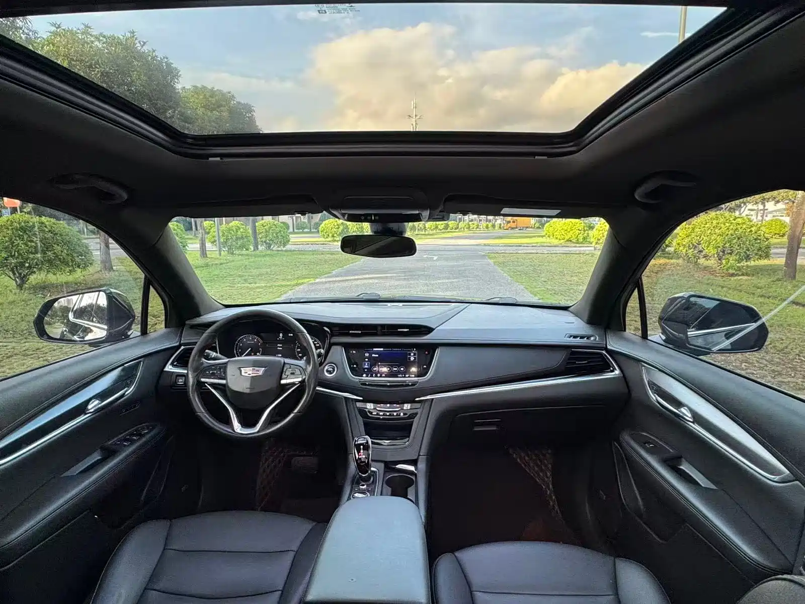 Фото 12 - Cadillac XT6