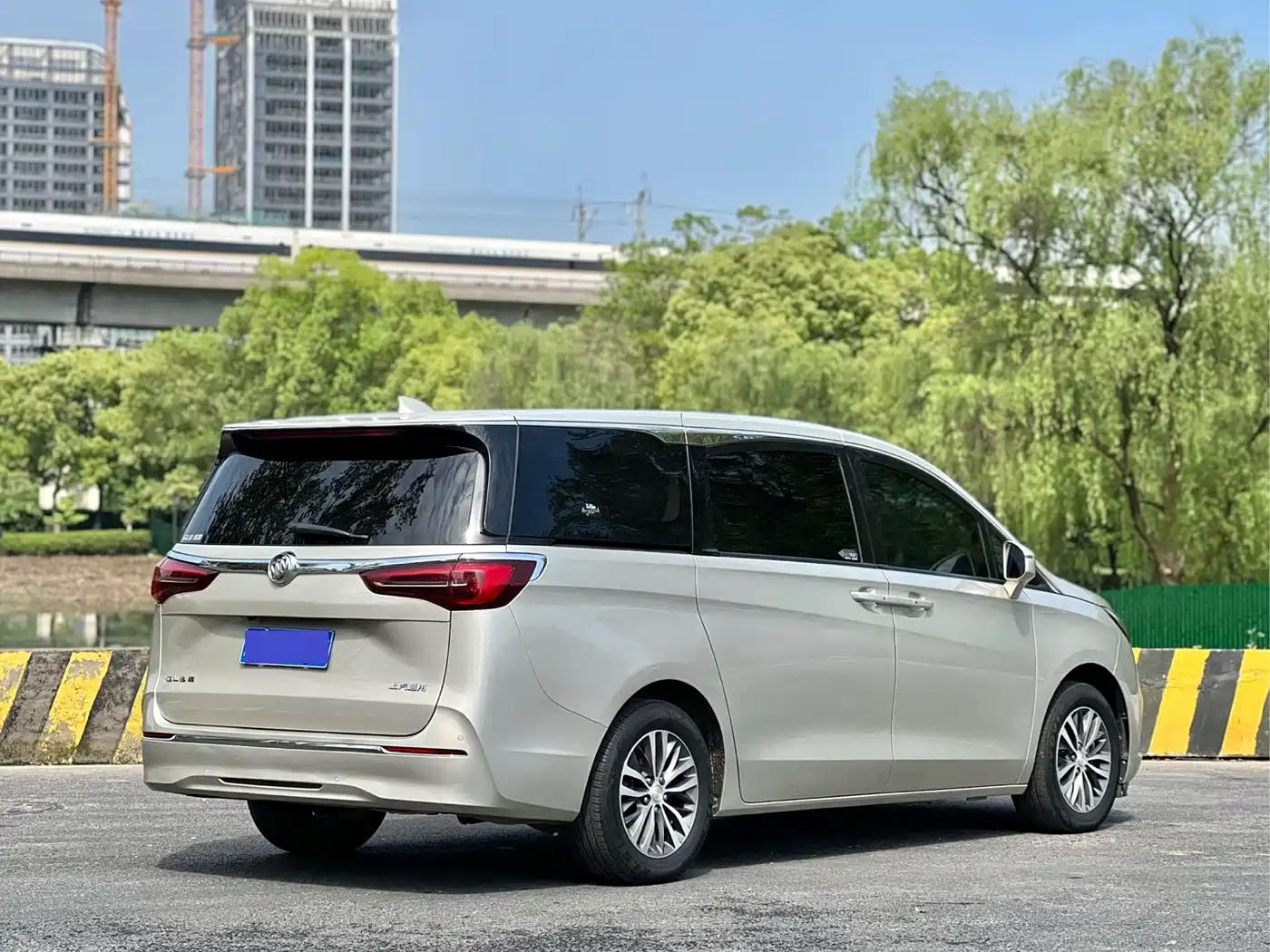Buick GL8 2021 ES Landlord 653T Comfort фото 21