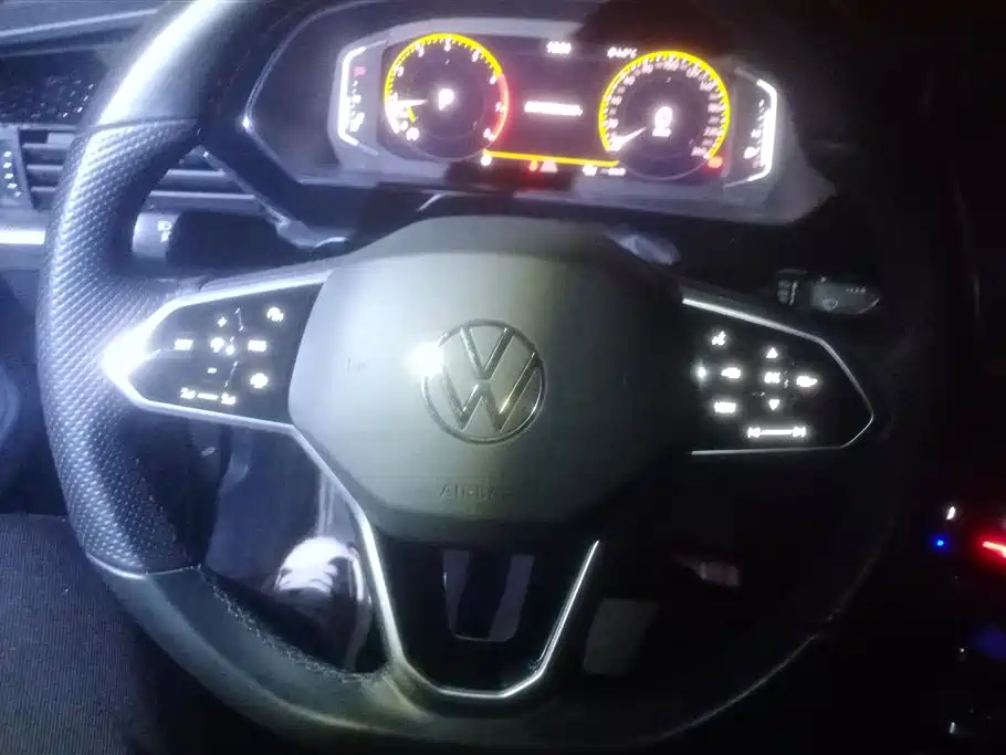 Volkswagen Passat 2022 330TSI Starlight Luxury Edition фото 15