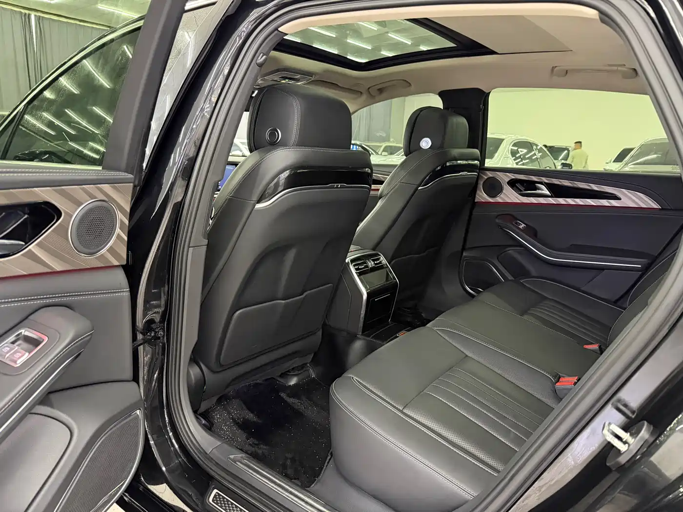 Hongqi H9 2023 Model 2.0T Smart Connect Flagship Edition фото 5