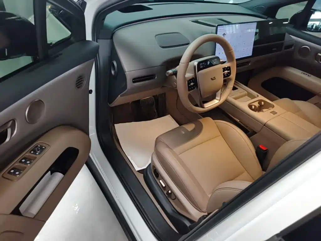 Li Auto i6 2026 2025 2WD Base Model