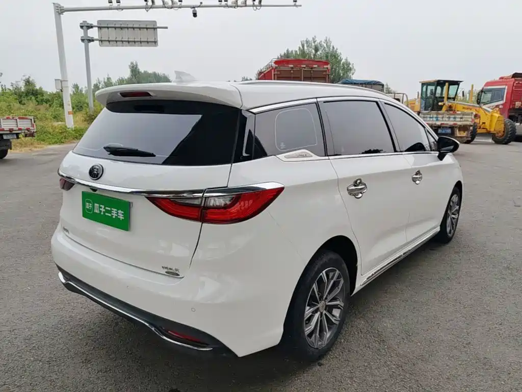 Фото 7 - BYD Song MAX