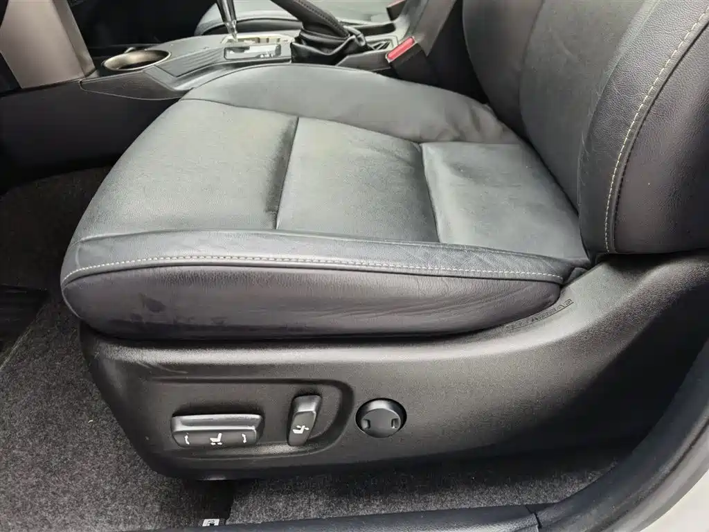 Toyota RAV4 Rongfang 2015 2.5L Automatic 4WD Elite Edition фото 20
