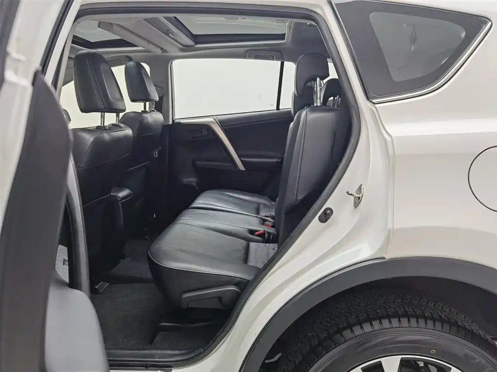 Toyota RAV4 Rongfang 2015 2.5L Automatic 4WD Elite Edition фото 15