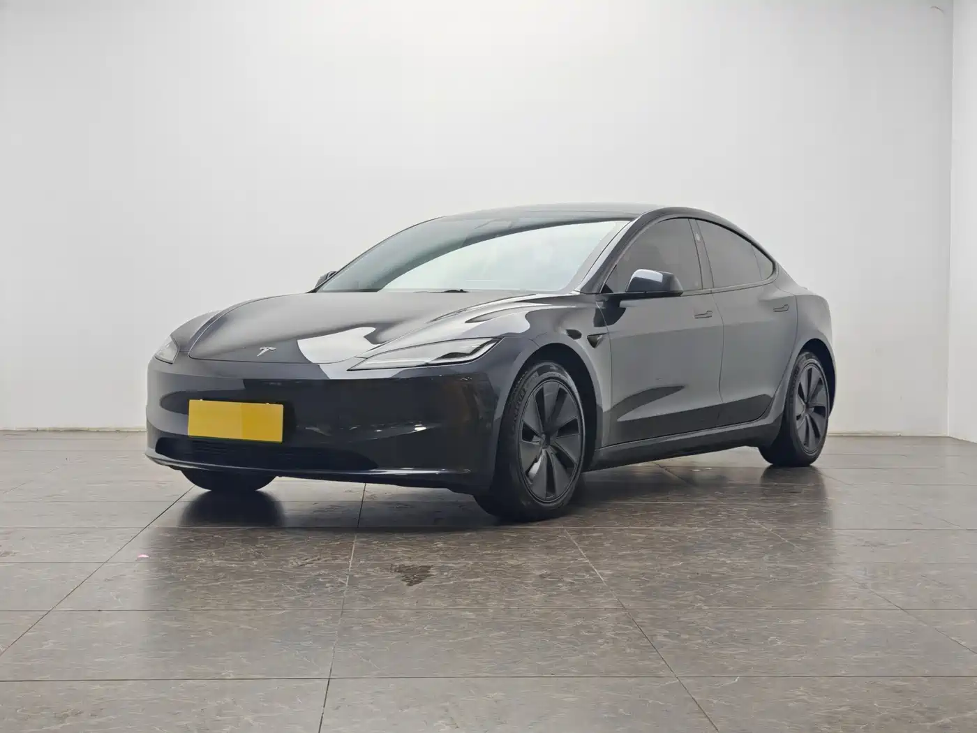 Фото 1 - Tesla Model 3