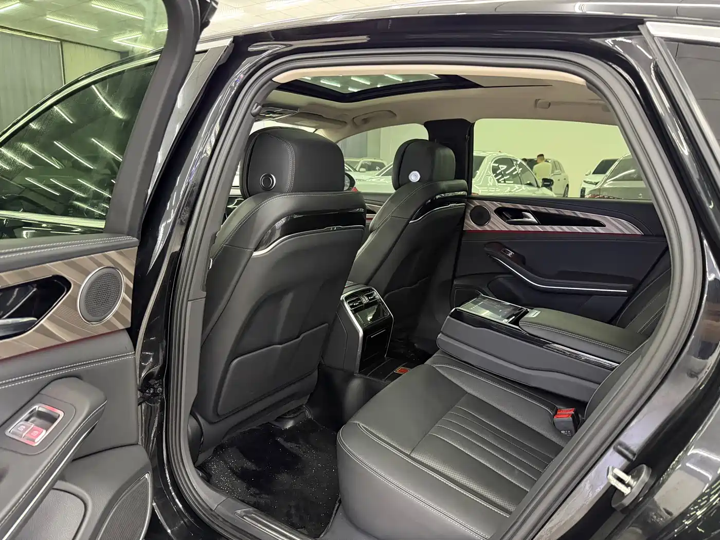 Hongqi H9 2023 Model 2.0T Smart Connect Flagship Edition фото 6