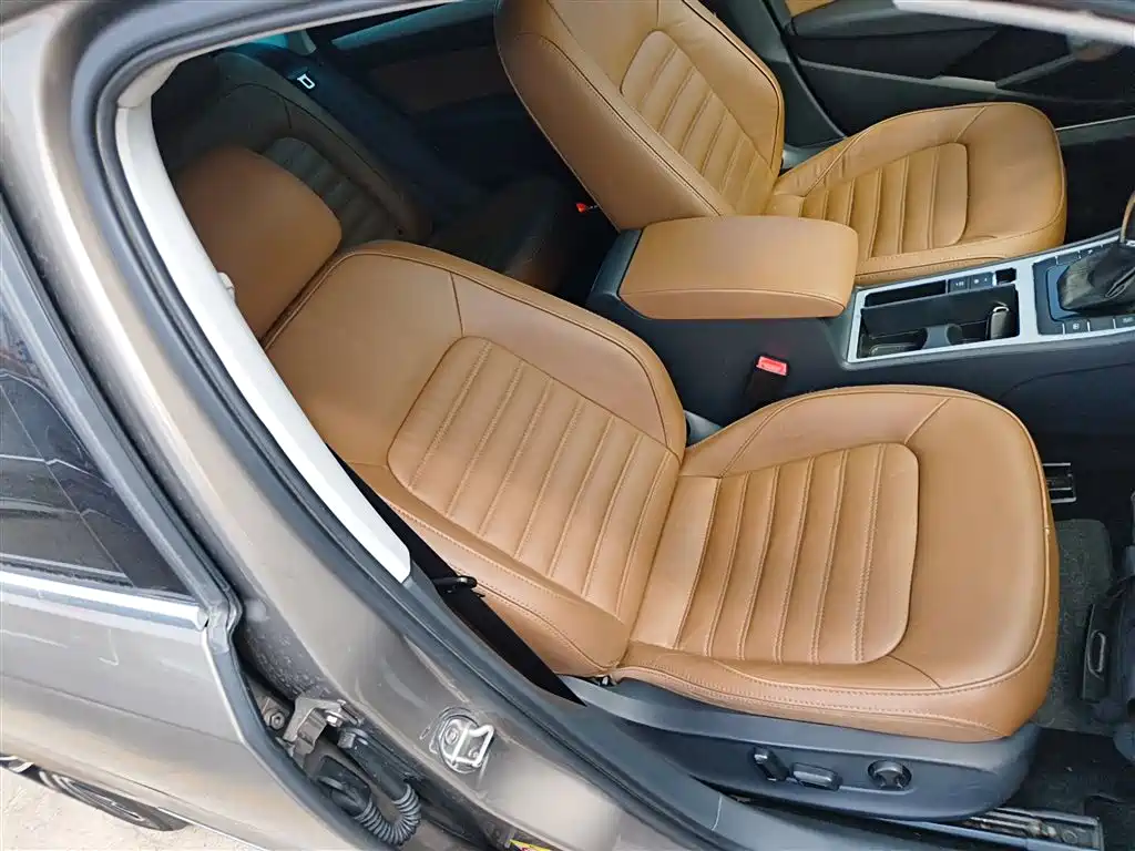 Volkswagen Passat 2014 1.8TSI DSG Executive Edition фото 20