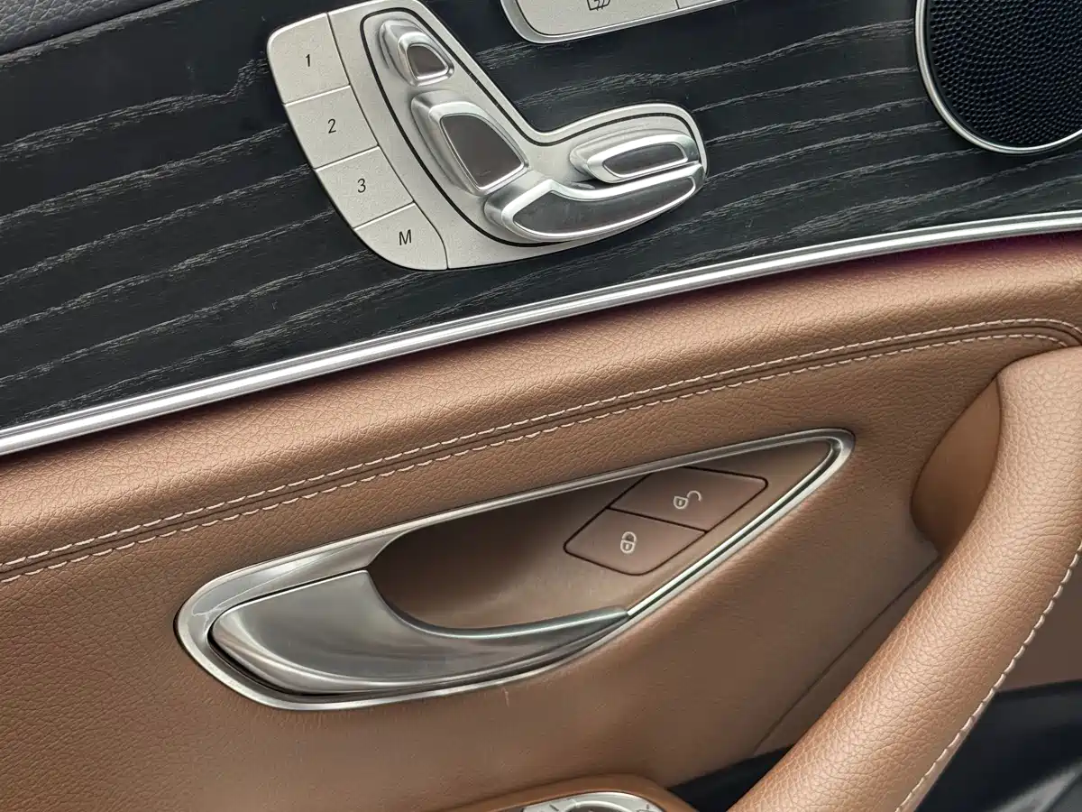 Mercedes-Benz E-Class 2023 E 300 L Sport Fashion фото 4