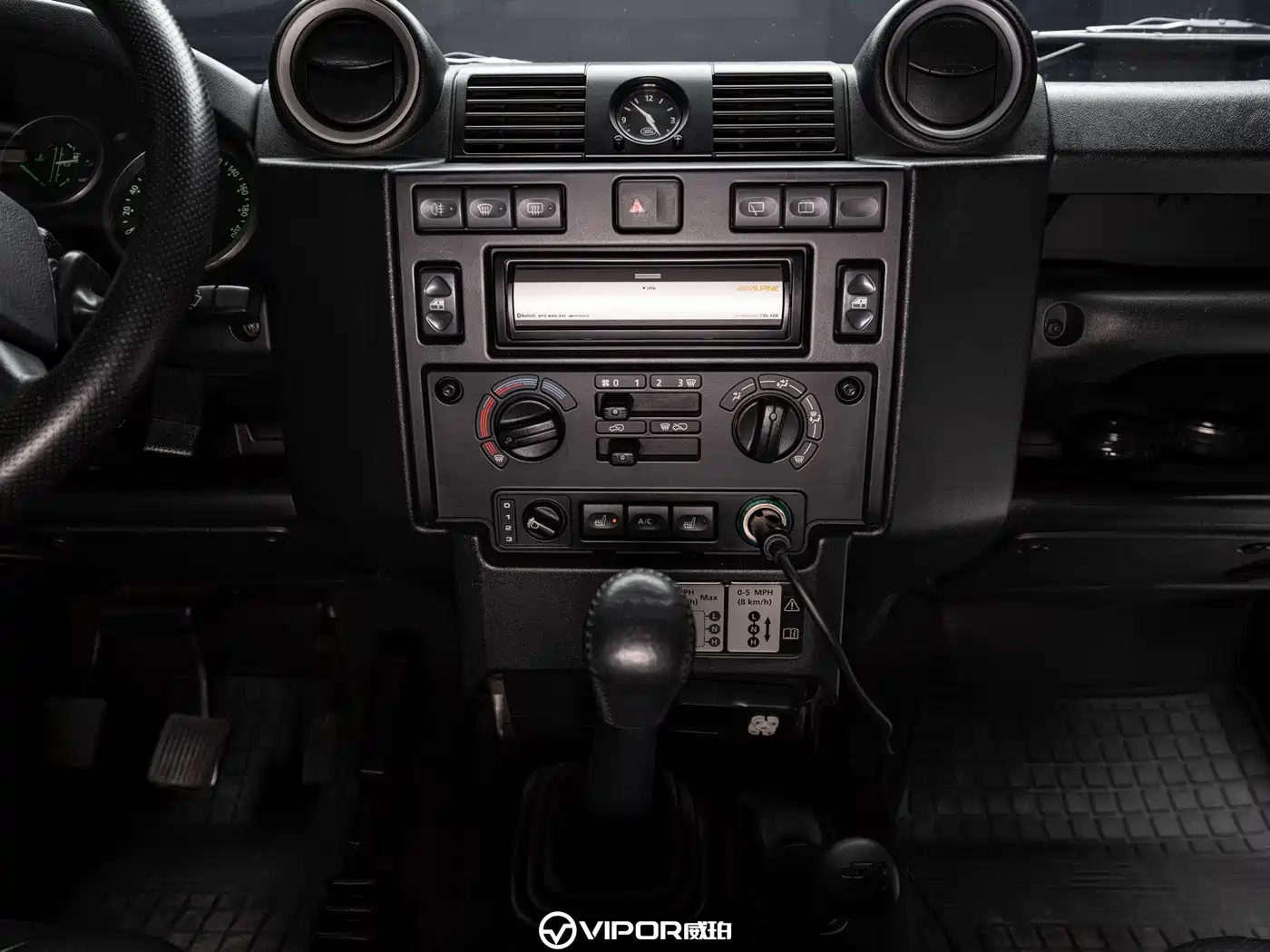 Land Rover Defender фото 9