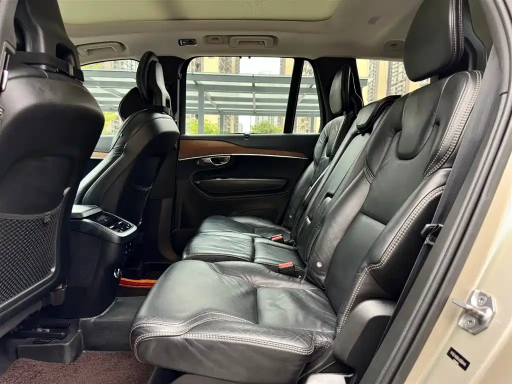 Фото 13 - Volvo XC90