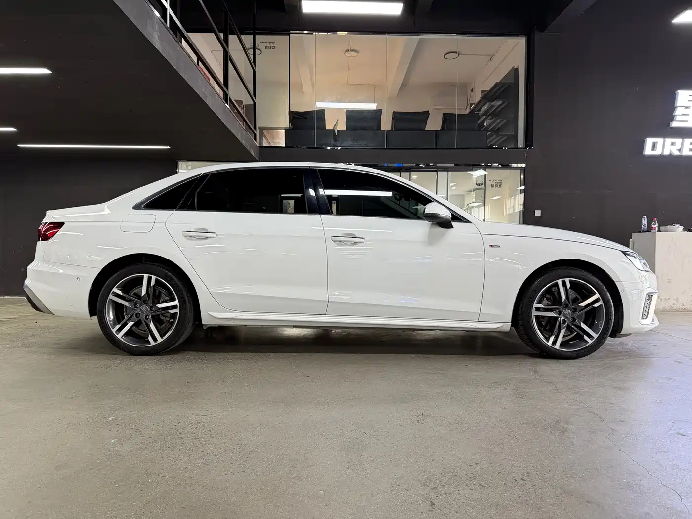 صورة 10 - Audi A4L