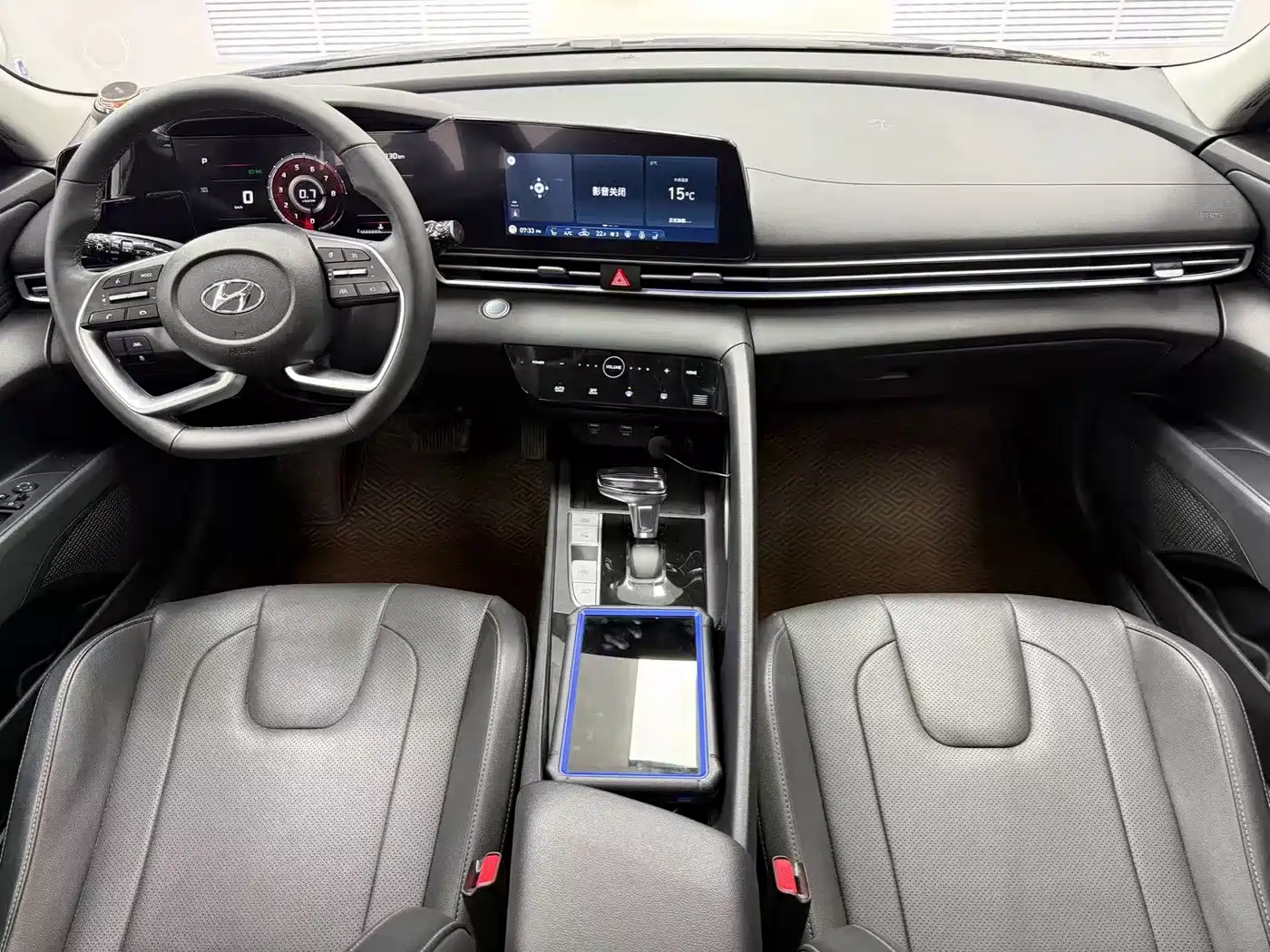 Hyundai Elantra 2022 1.5L CVT LUX Black Knight Limited Edition фото 10