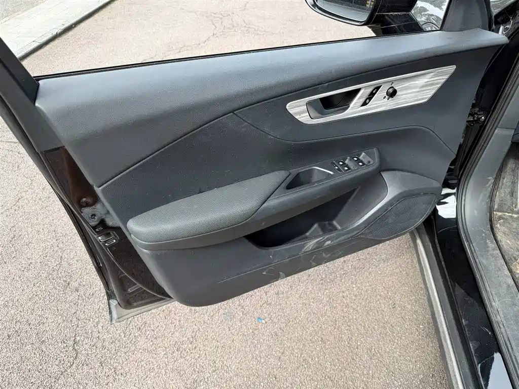 Hongqi E-QM5 2023 620km PLUS фото 6